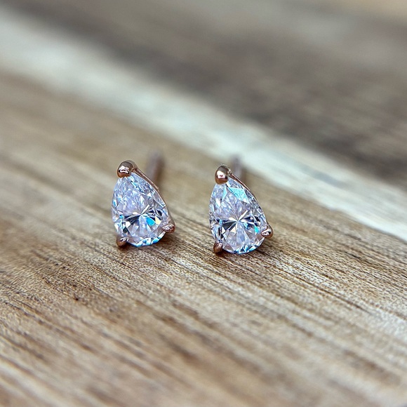 GRA Certified 1.5ct Pear‑Cut Moissanite Earrings | D Color | 925 Sterling Silver - Picture 5 of 11